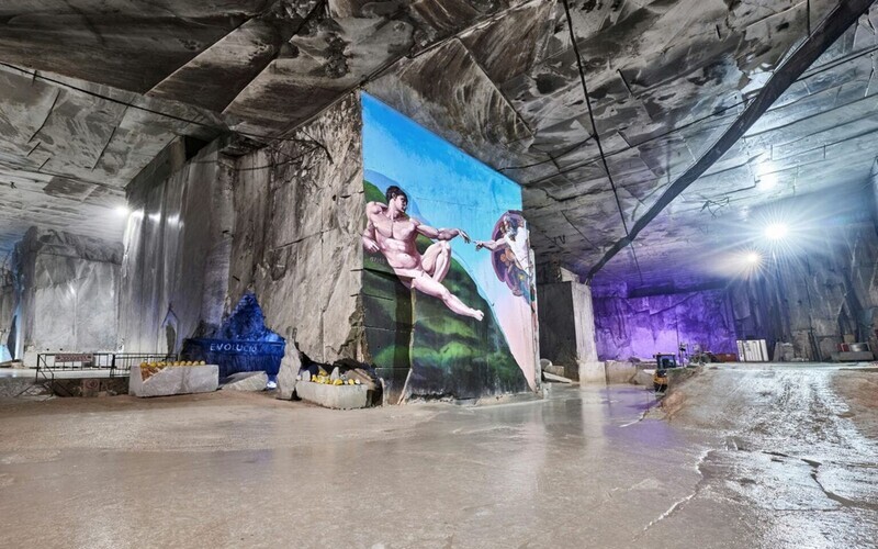 fantiscritti-quarry-wall-painting-michelangelo-marble-cave-carrara
