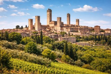 Luxury private transfer from Florence to San Gimignano with professional chauffeur service